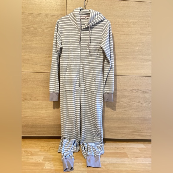 La Vie en Rose Women’s Zip Onesie Pajamas in Grey and White - Small - Picture 1 of 3